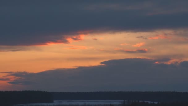 La puesta de sol y las nubes — Vídeo de stock