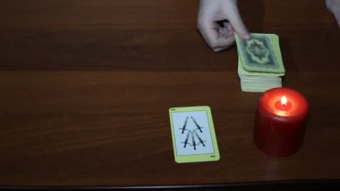 Toro kartları ve mum alevi
