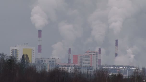 Fabriek in de stad — Stockvideo