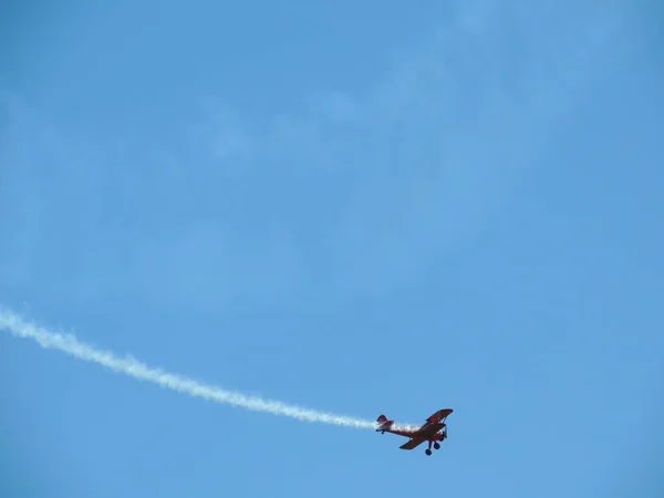 Самолет Облаком Хвоста — стоковое фото