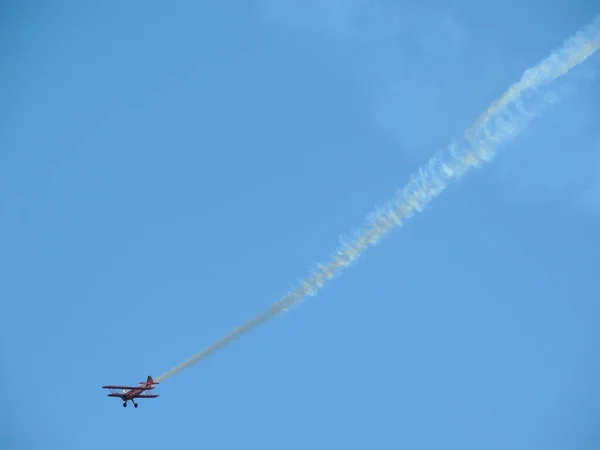 Flugzeug Mit Schweifwolke — Stockfoto