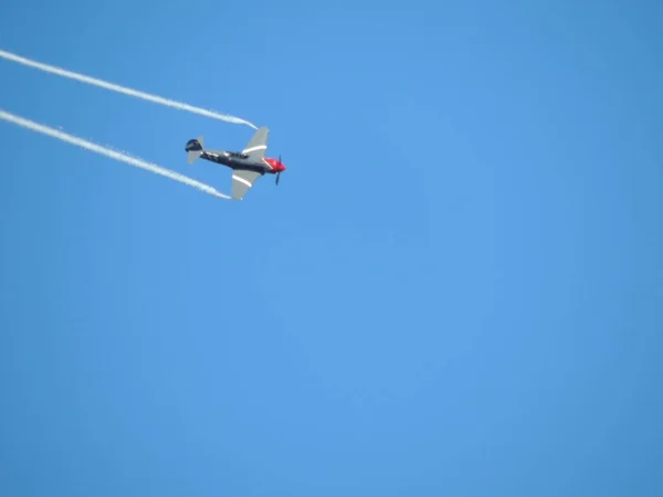 Oldtimer Flugzeuge Fliegen Mit Schweifwolke — Stockfoto