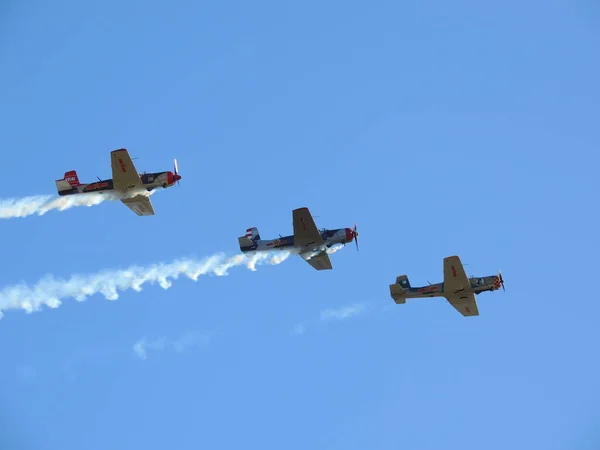 Drei Flugzeuge Fliegen Zusammen — Stockfoto