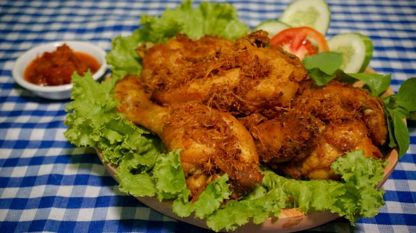 Masakan Indonesia Ayam Goreng Laos Atau Laos Ayam Goreng Dengan — Stok Foto