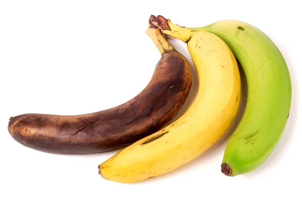 Reife, überreife, grüne Bananen auf weißem Hintergrund — Stockfoto