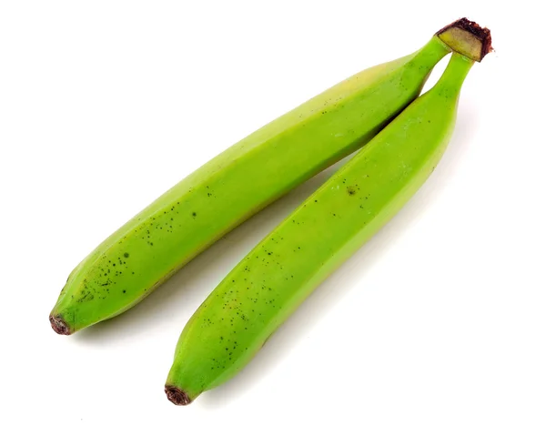 Zwei grüne unreife Bananen isoliert auf weißem Hintergrund — Stockfoto