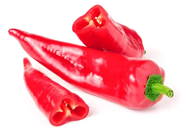 Röd varm chili peppar på vit bakgrund — Stockfoto