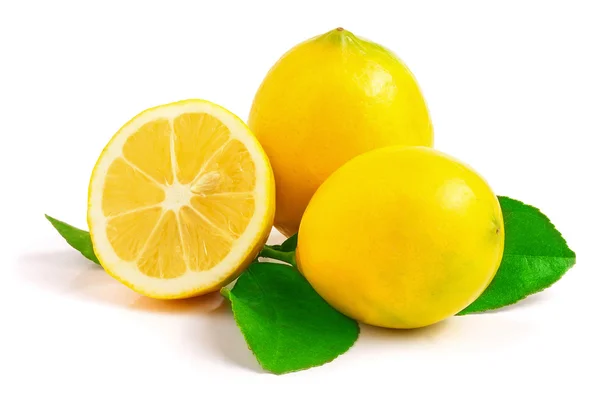 Frische Zitrone isoliert auf weiß — Stockfoto