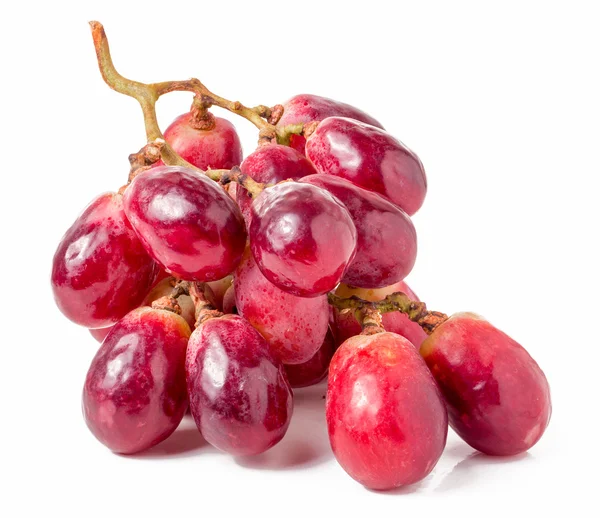 Uvas rojas maduras aisladas sobre fondo blanco — Foto de Stock