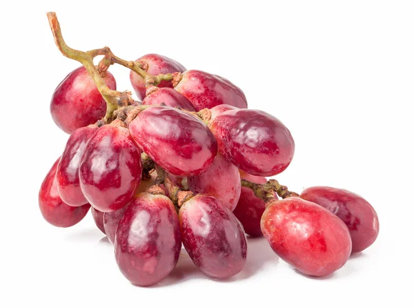 Uvas vermelhas maduras isoladas sobre fundo branco — Fotografia de Stock