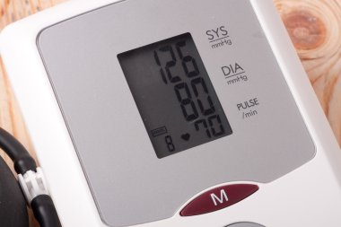 ahşap arka plan üzerinde Otomatik Tansiyon