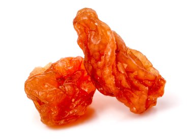 beyaz zemin üzerine kuru üzüm yakın çekim makro