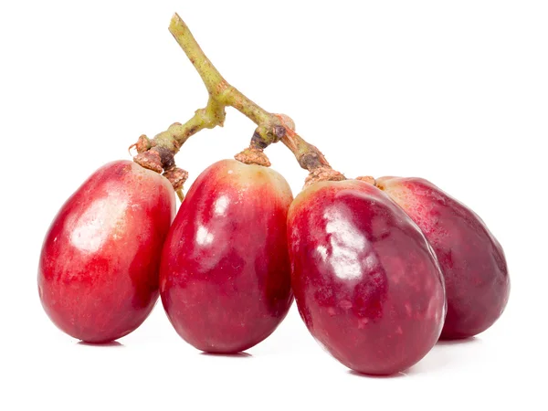 Ramo de bayas de uva roja aislado sobre fondo blanco recorte — Foto de Stock