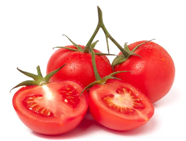 Tomates y medio con gotitas de agua aisladas sobre fondo blanco — Foto de Stock