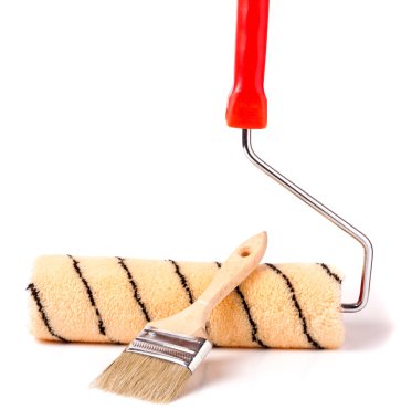 rulo ve fırça beyaz zemin üzerine