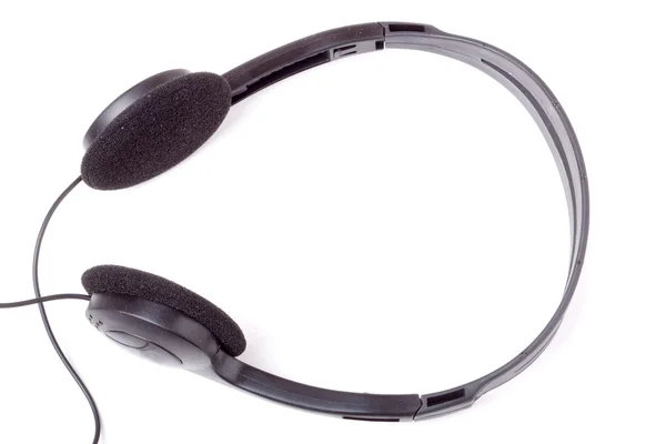Černá sluchátka izolovaných na bílém pozadí s vodičem — Stock fotografie
