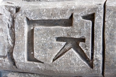 Dekoratif gri taş duvar ile semboller ve hiyeroglif yakın çekim