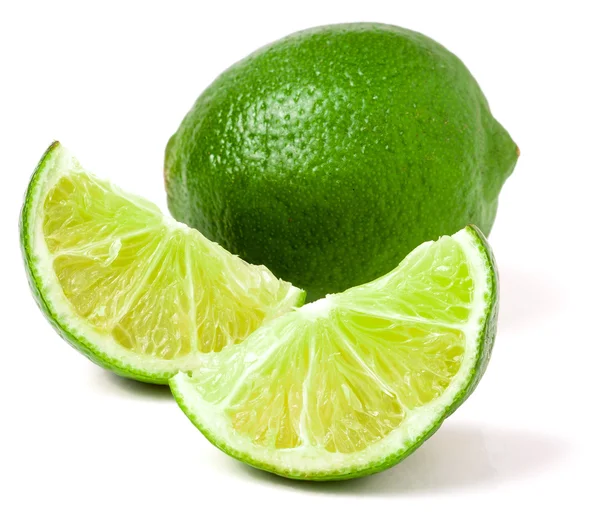 Beyaz arka plan üzerinde izole dilim limon — Stok fotoğraf