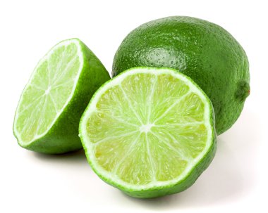 Beyaz arka plan üzerinde izole iki yarısı ile kireç