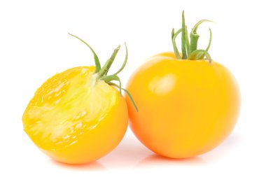 yarısı beyaz arka plan üzerinde izole sarı domates