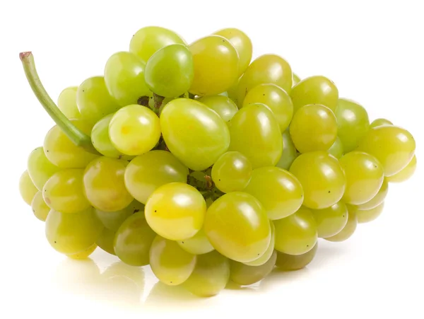Banda zielonych winogron odizolowanych na białym tle — Zdjęcie stockowe