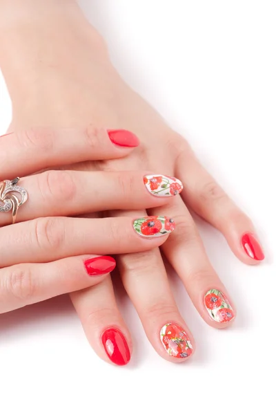 Manicura roja con un patrón aislado sobre fondo blanco —  Fotos de Stock