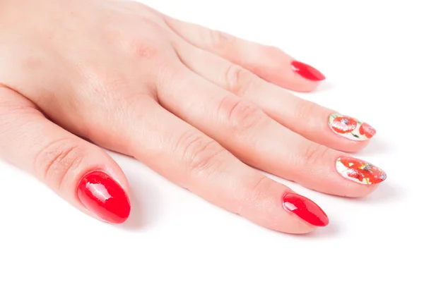 Rode manicure met een patroon geïsoleerd op witte achtergrond — Stockfoto
