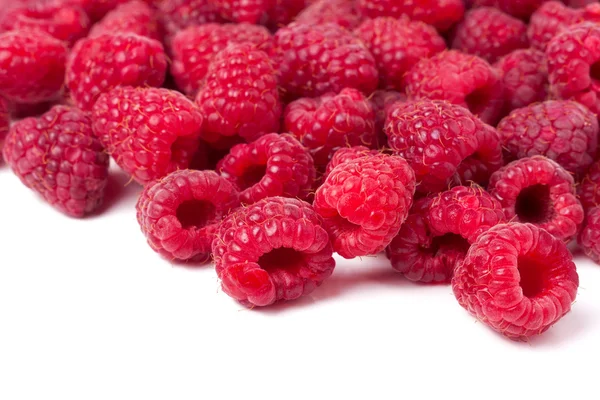 Viele Himbeeren isoliert auf weißem Hintergrund Stockbild