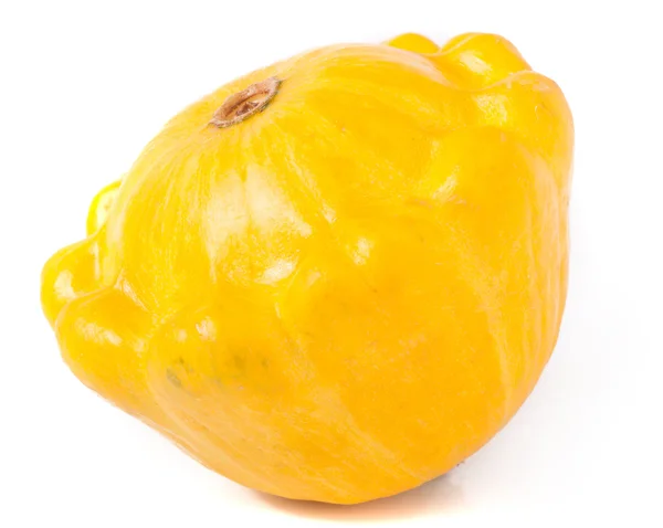 Een gele pattypan squash geïsoleerd op witte achtergrond — Stockfoto