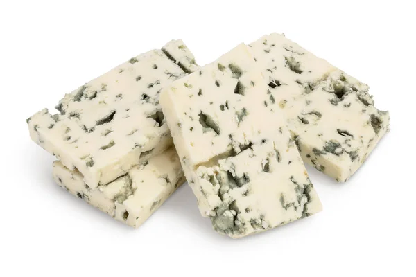 Fatias de queijo azul isoladas em fundo branco com caminho de recorte e profundidade total de campo. — Fotografia de Stock