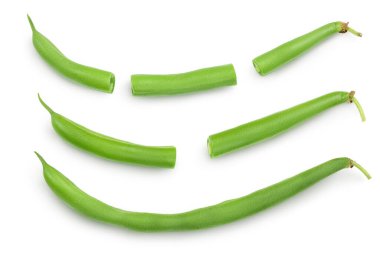 Kırpma yolu olan beyaz bir arka planda izole edilmiş yeşil fasulye, Top view. Düz yatıyordu