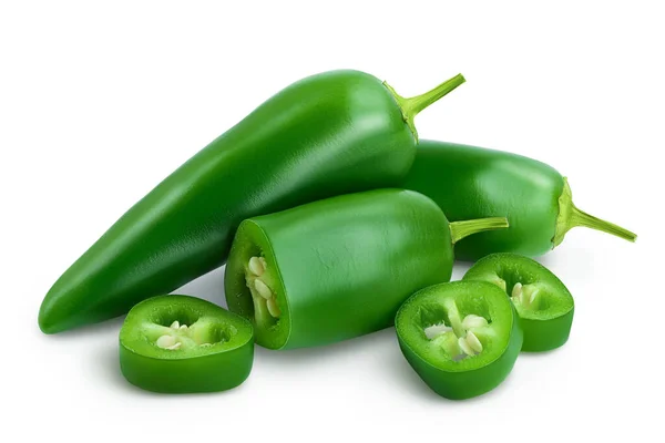 Paprika jalapeno izolované na bílém pozadí. Zelený chilli pepř s odstřihovací dráhou a plnou hloubkou pole. — Stock fotografie