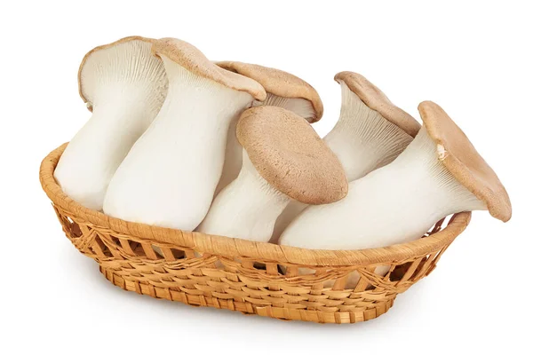 Champignon King Oyster ou Eringi dans un panier en osier isolé sur fond blanc avec chemin de coupe et pleine profondeur de champ. — Photo