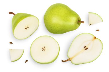 Kesme yolu ile beyaz arka planda izole edilmiş yeşil armut meyvesi. Üst Manzara. Düz yatıyordu