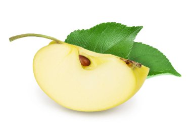 Sarı elma dilimi kırpma yolu ve tam derinlik ile beyaz arkaplanda izole edildi