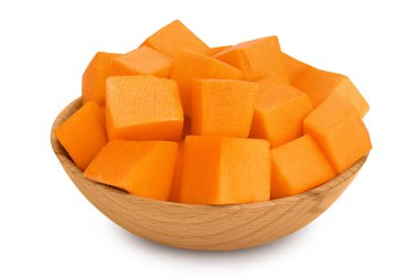 Tahta kasede kesilmiş tereyağlı balkabağı. Beyaz arka planda izole edilmiş. Kırpma yolu ve geniş bir alan.