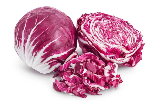 Salada radicchio vermelha fresca isolada em fundo branco com caminho de recorte e profundidade total de campo — Fotografia de Stock