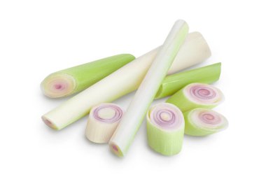 Taze limon otu kırpma yolu ve tam derinlik alan ile beyaz arkaplanda izole