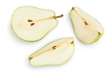Yeşil armut yarısı ve kesme yolu ile beyaz arka planda izole edilmiş dilimler. Üst Manzara. Düz yatıyordu