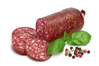 Tütsülenmiş sosis salamı kesme yolu ve tam derinlik ile beyaz arka planda izole