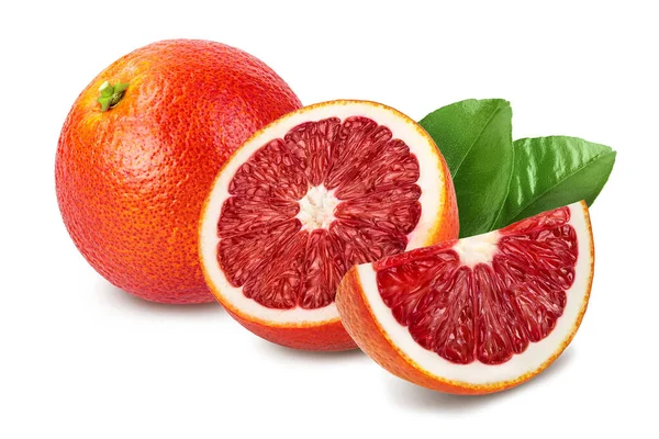 Bloedrode sinaasappels geïsoleerd op witte achtergrond met knippad en volle velddiepte — Stockfoto
