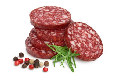 Tütsülenmiş sosis salamı beyaz arka planda izole edilmiş kırpma yolu ve tam derinlik