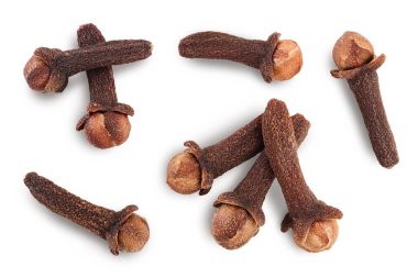 Kuru baharat karanfilleri kırpma yolu olan beyaz arkaplanda izole edilmiş. Üst Manzara. Düz yatıyordu