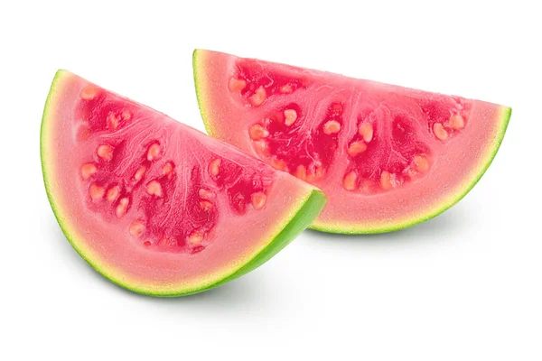 Guava frukt skivor isolerade på vit bakgrund med klippning väg och full skärpedjup — Stockfoto