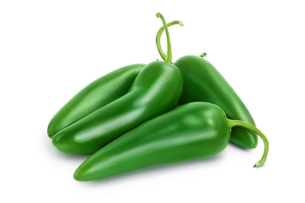 Peperone jalapeno isolato su fondo bianco. Peperoncino verde con percorso di ritaglio e piena profondità di campo. — Foto Stock