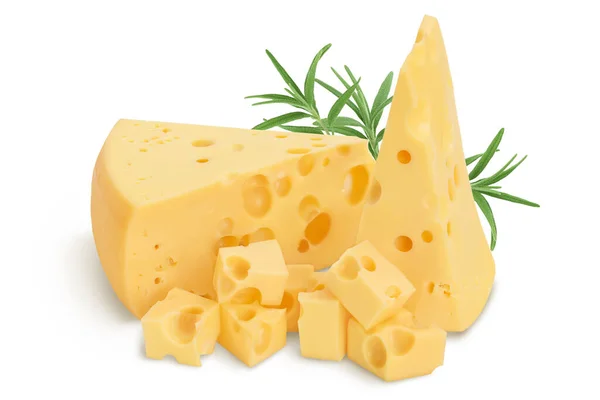 Trozo de queso aislado sobre fondo blanco con camino de recorte y profundidad total de campo — Foto de Stock