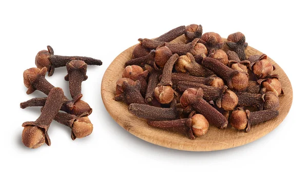 Dry spice cloves in wooden bowl isolated on white background with clipping path and full depth of field. — Stock Photo, Image