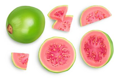 Kesme yolu ve alan derinliği ile beyaz arka planda izole edilmiş Guava meyveleri. Üst Manzara. Düz yatıyordu