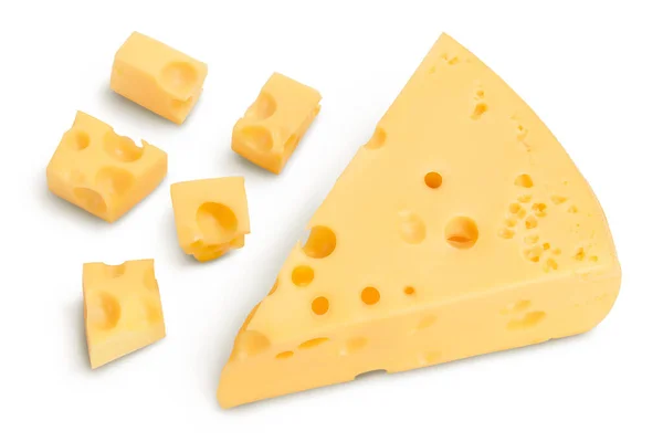Stück Käse isoliert auf weißem Hintergrund mit Schneideweg. Ansicht von oben. Flache Lage — Stockfoto
