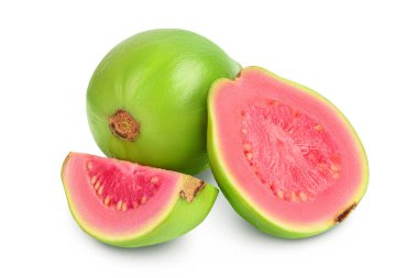 Guava meyve dilimleri kırpma yolu ve tam derinlik ile beyaz arkaplan izole